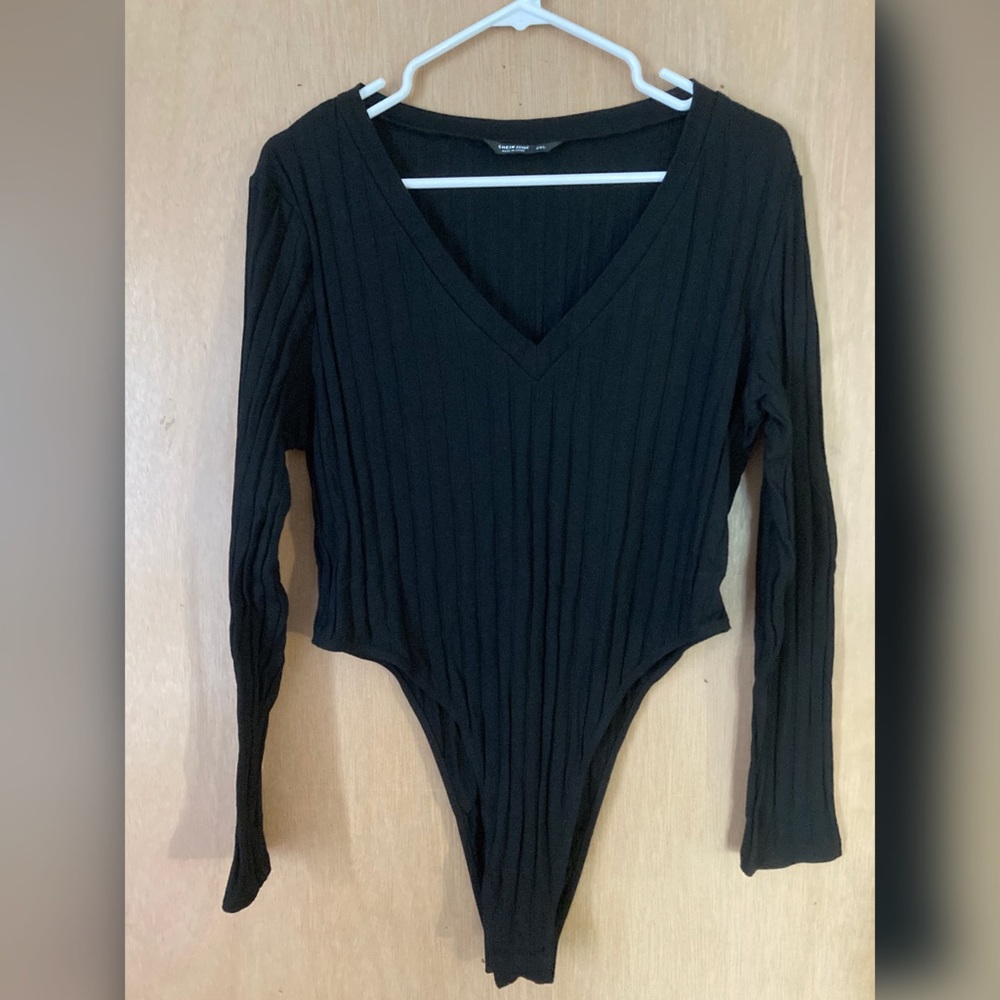🩷5/$10🩷 SHEIN Black Ribbed V-Neck Bodysuit
